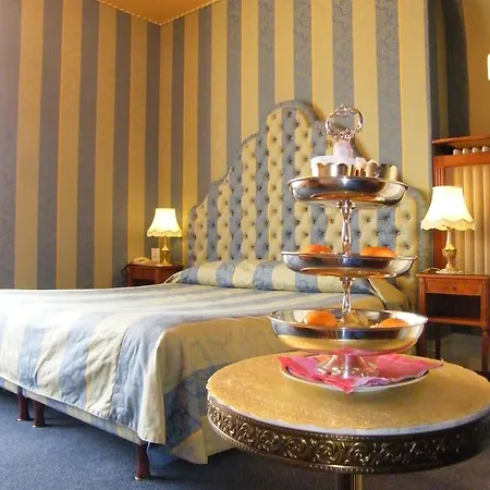 Готель Grand Des Templiers, Piscine & 4*