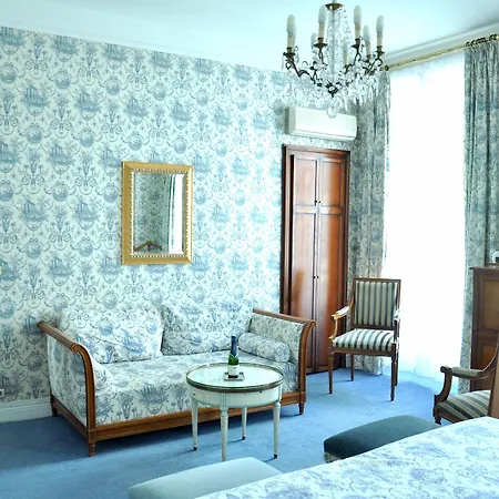 Grand Des Templiers, Piscine & Реймс