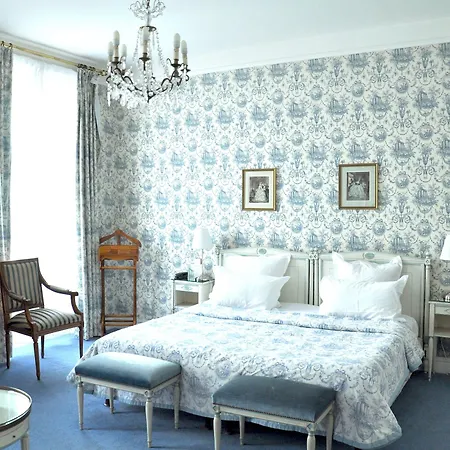 Grand Des Templiers, Piscine & Готель Реймс