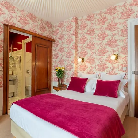 Grand Des Templiers, Piscine & Szálloda 4*